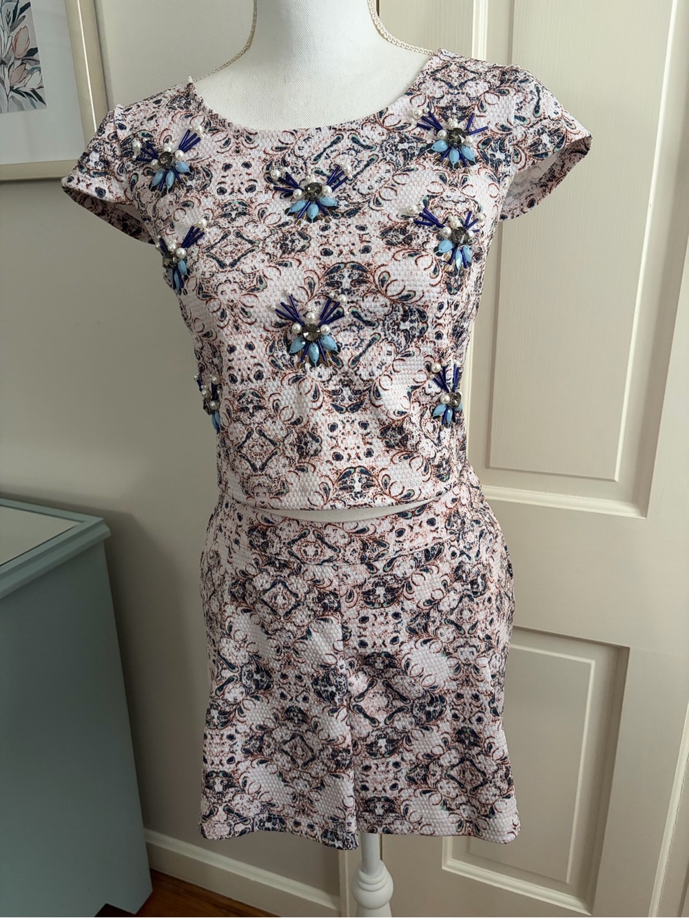 Jessica Simpson Embellished Patterned Cap Sleeve Two Piece Short Set, Size Small